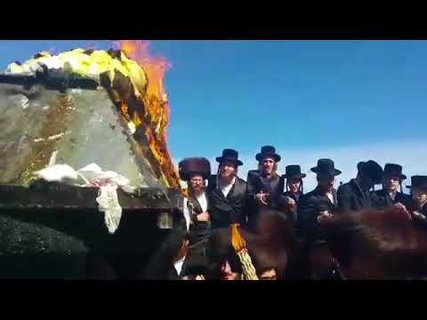 Lelov NY Rebbe In Meron Shvat - 5778