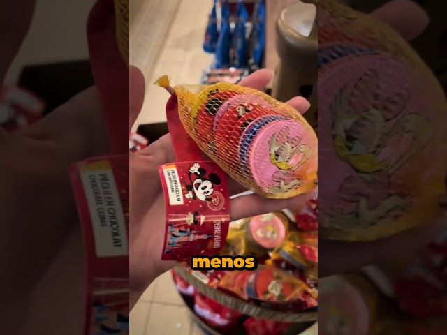 Vídeo relacionado con Disney Store Official, Minnie Mouse, cordón de cuello, diseño reversible con estampado de lunares y de tiras de película, para la identificación, pases de Disney Park, el trabajo o la escuela