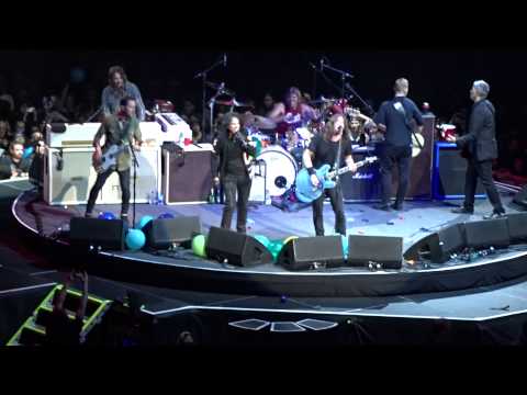 FOO FIGHTERS WITH ALICE COOPER - SCHOOL'S OUT & I'M 18 @ The Forum 01-10-2015