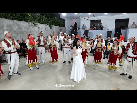 Krushqia surprizon nusen me veshje popullore ne naten e valleve - Dasma Shqiptare 2025