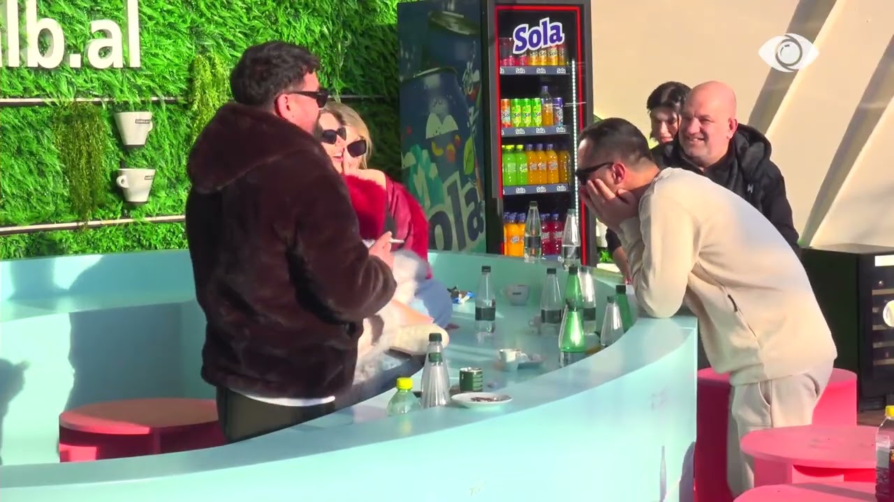 Ti je zjarri i kësaj shtëpie/ Stine hedh batuta me Sabinën