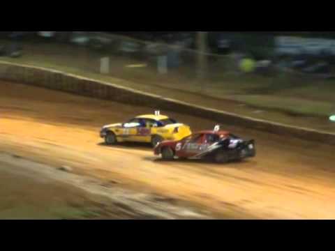 Modified Sedans - Final Gympie Speedway - 31/12/2013