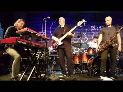 Mezzoforte & Martin Valihora – Journey's End Live