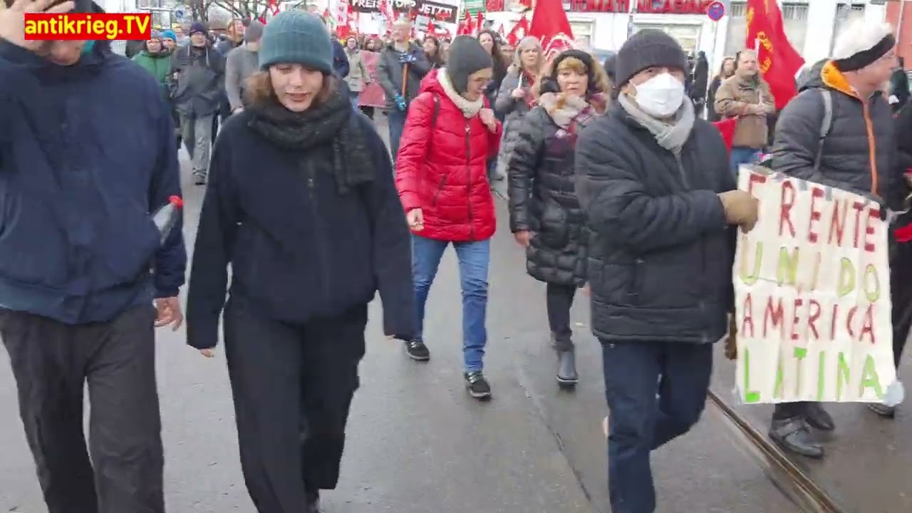 Eindrücke von der Luxemburg-Liebknecht Demo in Berlin - Hände weg von Russland (antikriegTV)