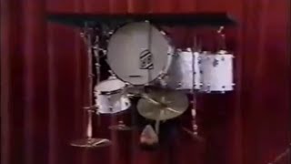 Buddy Rich plays the drums upside down (1975)