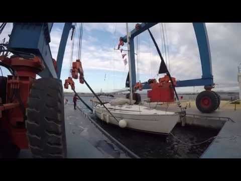 Lifting vessel by Cleopatra Marina - Aktio / Greece / by  seasail.eu - Ionian Charters