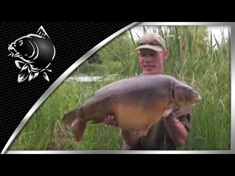 CARP FISHING ALAN BLAIR STALKS A 31LB MIRROR CARP ON SLOW SINKING MAGGOTS - NASH TACKLE