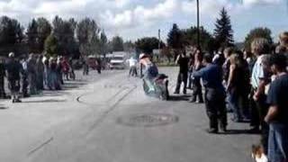 rapaz faz borrachão com sua moto e acaba sendo arremeçado