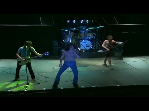 AC/DC - Highway To Hell (1979 Paris)