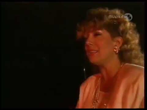 Marie Rottrová: Večerem zhýčkaná - Pampered by evening