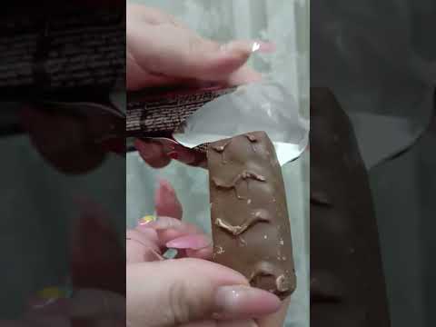 TWIN BARS in one Snickers
