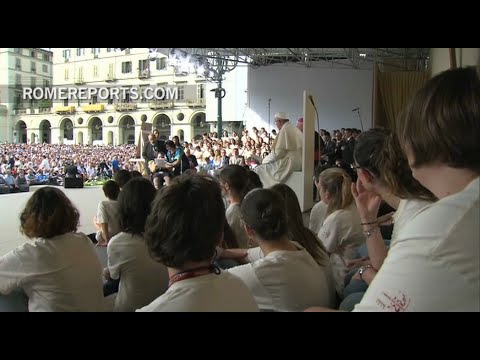 Francisco pide valentía a los jóvenes