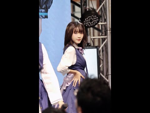 Kiss Kitsune - " Shout " (Beep focus) Let's Seize The Light  @ The Market Bangkok