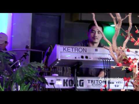 Guest singer Bunly is singing a classic Sin Sisamuot song at La Lune Restaurant LB