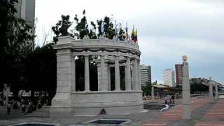 preview picture of video 'GUAYAQUIL, MALECON 2000'