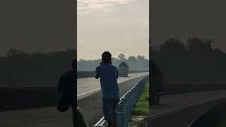 Download lagu story wa truk 23 detik oleng di tol mp3