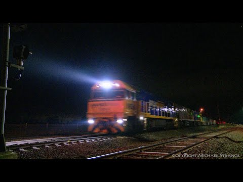 Pacific National 5MP5 Container Freight Train - PoathTV Australian  Railways