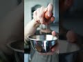 How To Crack An Egg With One Hand