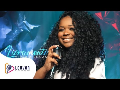 Vitória Souza | Livramento [Clipe Ao Vivo]