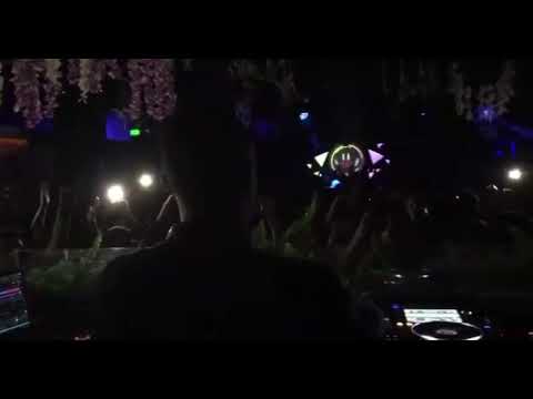 Dennis Cruz plays "Jay de Lys, Tomi&Kesh - Disco Ruff" at La Tribu Peru