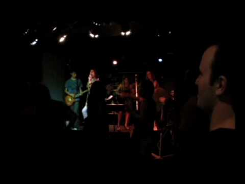 Oddity - Sex on Fire.wmv