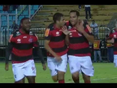 Belo gol de chute de fora da área [30/08/2012]