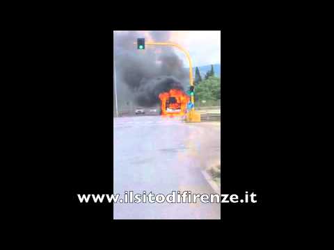 Autobus ATAF in fiamme a Firenze