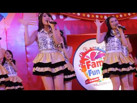 JKT48 - Kokoro No Placard at Lippo Mall Kemang (Melody Focus)