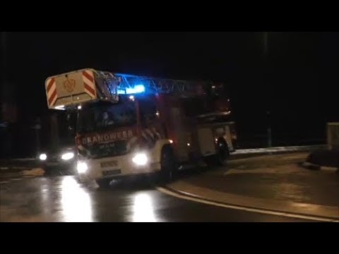 Prio 1 brandweer Amersfoort (Reserve AL 09-8052) met spoed naar een gebouwbrand in Woudenberg