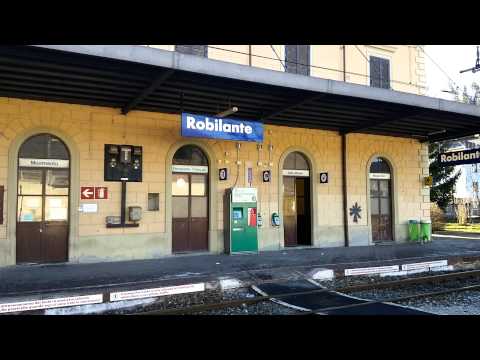 ANNUNCIO RITARDO TRENO IN  STAZIONE DI ROBILANTE (CN) 26 - 12 - 2014.
