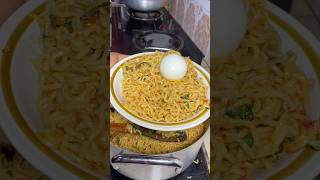 Made noodles and egg with left over sauce #cooking #food #easyrecipe