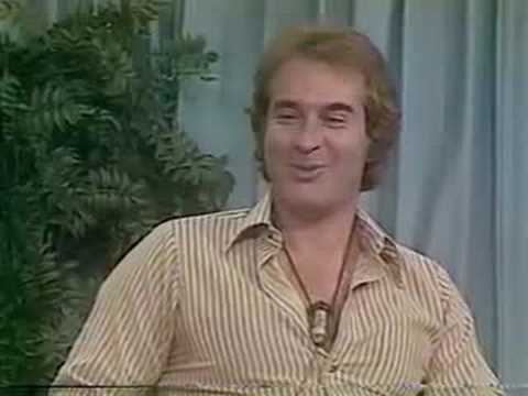 Rogelio Guerra canta "No llores mas" en 1980