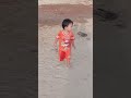 Hasbi Dan Tante Mandi Dipasir