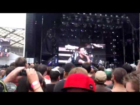 Linkin Park Stops Concert to Help Fan - Sydney Soundwave 2013