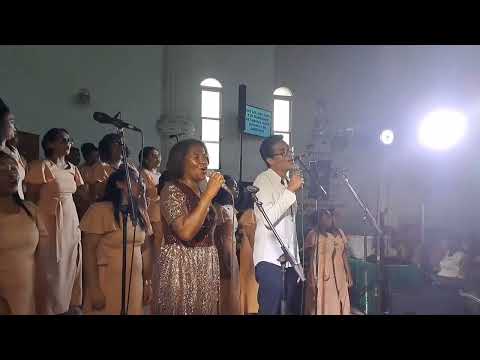 Tiako loatra | Mialy Rakotomamonjy ft. Njakatiana | Hira Fiderana Malagasy