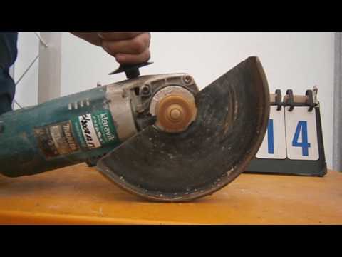 Makita GA9020R kampinis šlifuoklis 2200W 230mm video