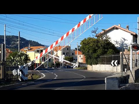 Passaggio a livello Loano (I)/Railroad crossing//Bahnübergang