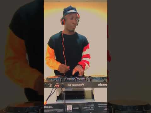 Onabayo @ykeebenda. #thepartymaker #djbryane