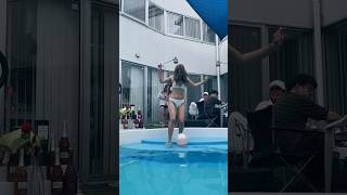 めっちゃ真顔で見守られてた。笑　#水着 #ビキニ #カンカンダンス