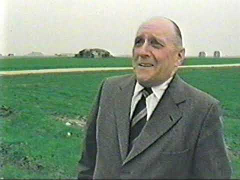 AC Clarke's Mysterious World : Dinosaurs, Dragons, and Giant Snakes