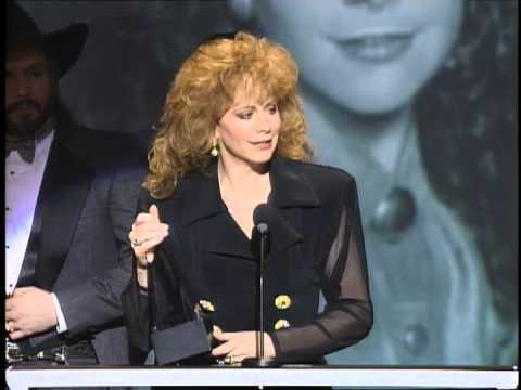 Reba McEntire Wins Favorite Country Female- AMA 1993