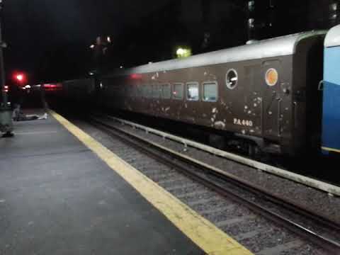 Tren E.4212 (Solidario) Caucete (San Juan)-Haedo llegando a Haedo