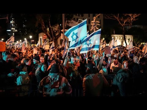 شاهد مظاهرات حاشدة تجوب تل أبيب للمطالبة بإعادة الأسرى وإسقاط حكومة نتنياهو