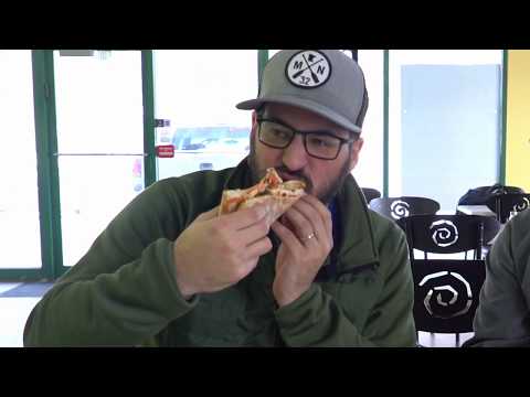 Tripping Kosher: Basil Pizza - Minneapolis, Minnesota