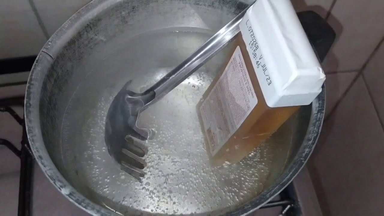 DEPILAÇÃO COM CERA QUENTE ROLLON GASTANDO POUCO(Tudo Improvisado)