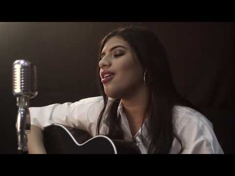 LOS TIEMPOS DE LA COMETA (VIDEO LYRIC OFICIAL) - LAURA C