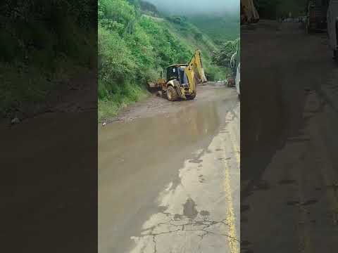 via panamericana cerrada en el tablón Nariño por deslizamiento de tierra #noticiasendesarrollo
