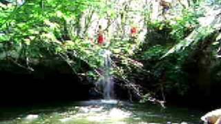 preview picture of video 'Último pulo de 2007, na cachoeira, Ijucapirama - Jaguari - Rio Grande do Sul.'