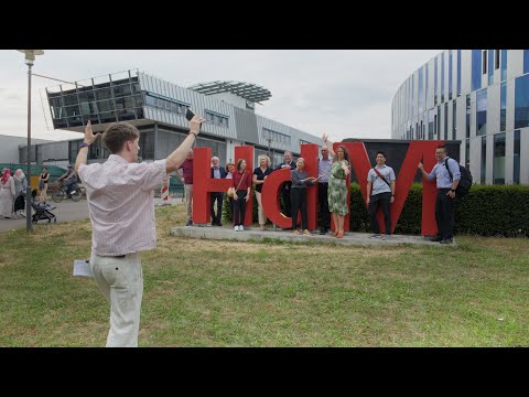 ZEITREISE- Teaser 1-- GOODBYE, REKTOR ROOS-  "Net g´scholte isch g´lobt g´nug" HdM Stuttgart.2025.