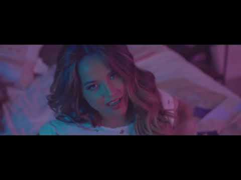 Becky G ft. Mau y Ricky - Me Acostumbré (Music Video)
